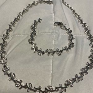 Necklace and bracelet set